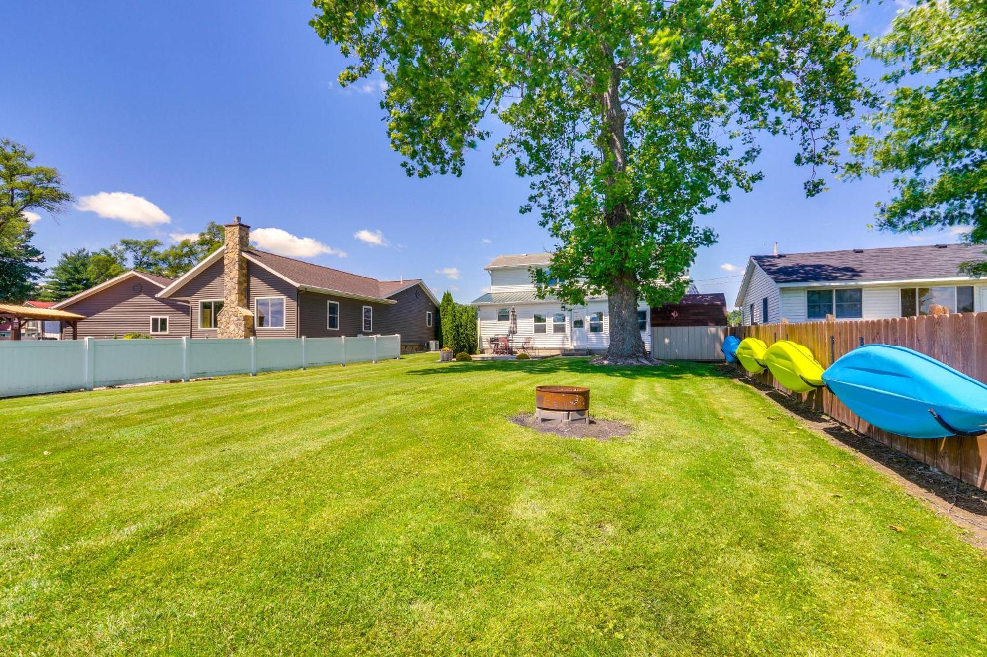 Howe Retreat With Fire Pit And Private Boat Dock! Exteriér fotografie